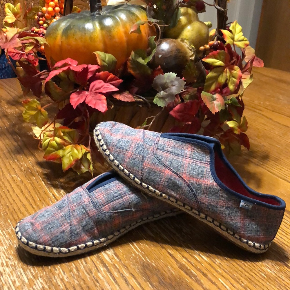 Toms Shoes